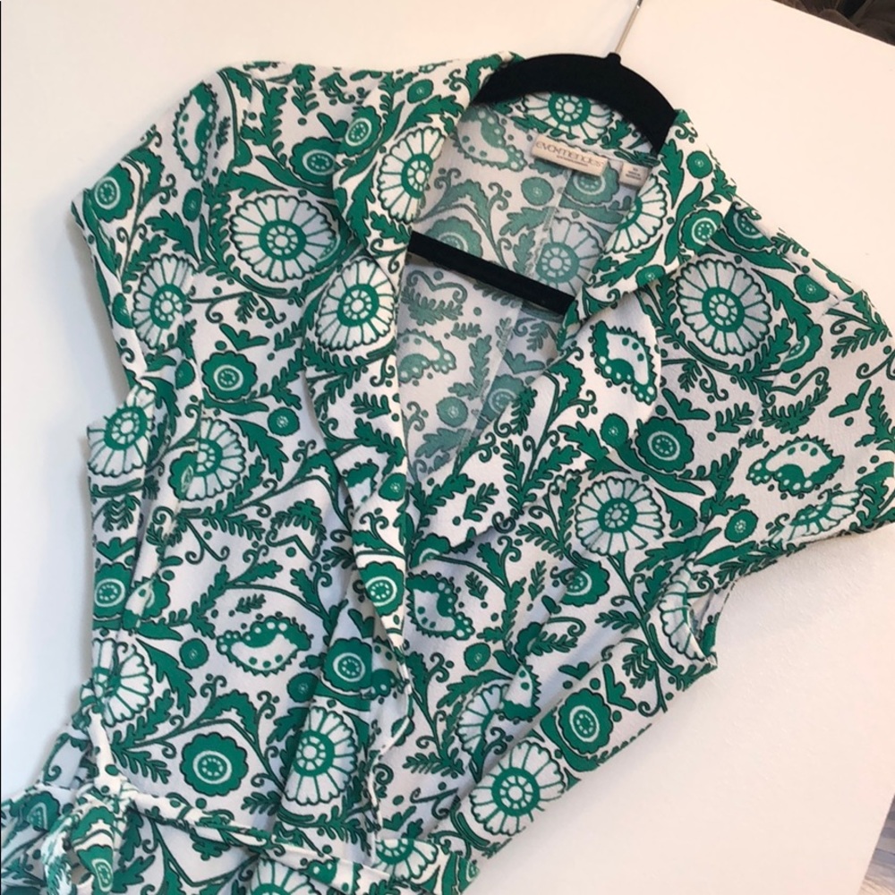 ✨ SALE ✨ 
Green Paisley Wrap Dress